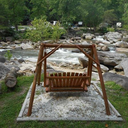 The Evening Shade River Lodge And Cabins Chimney Rock Exterior foto