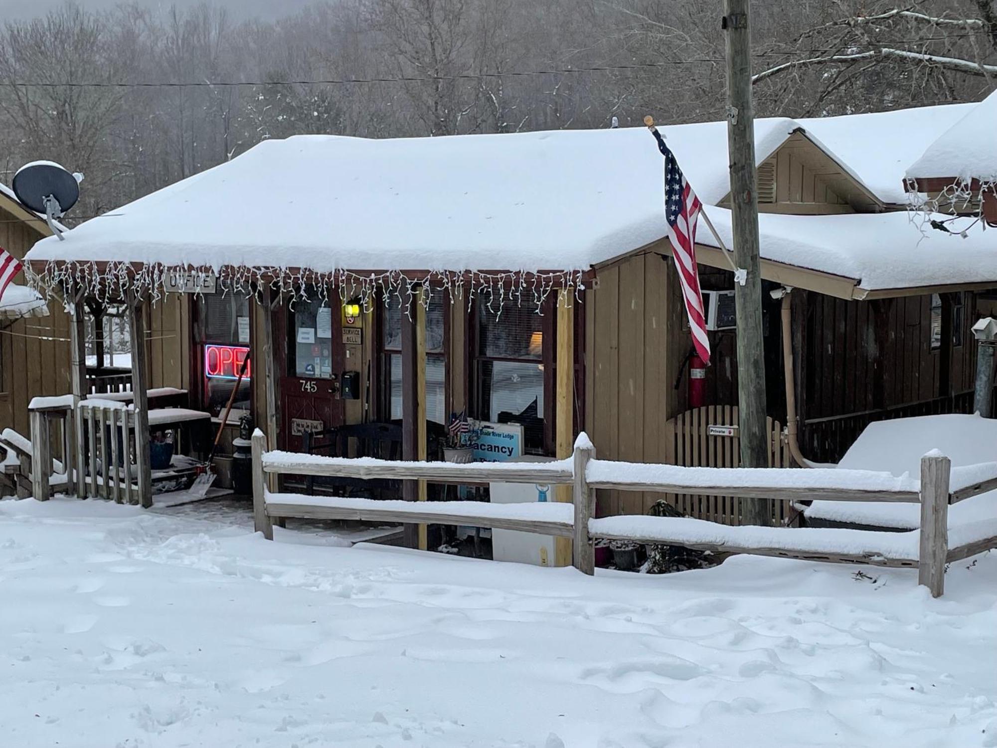 The Evening Shade River Lodge And Cabins Chimney Rock Exterior foto