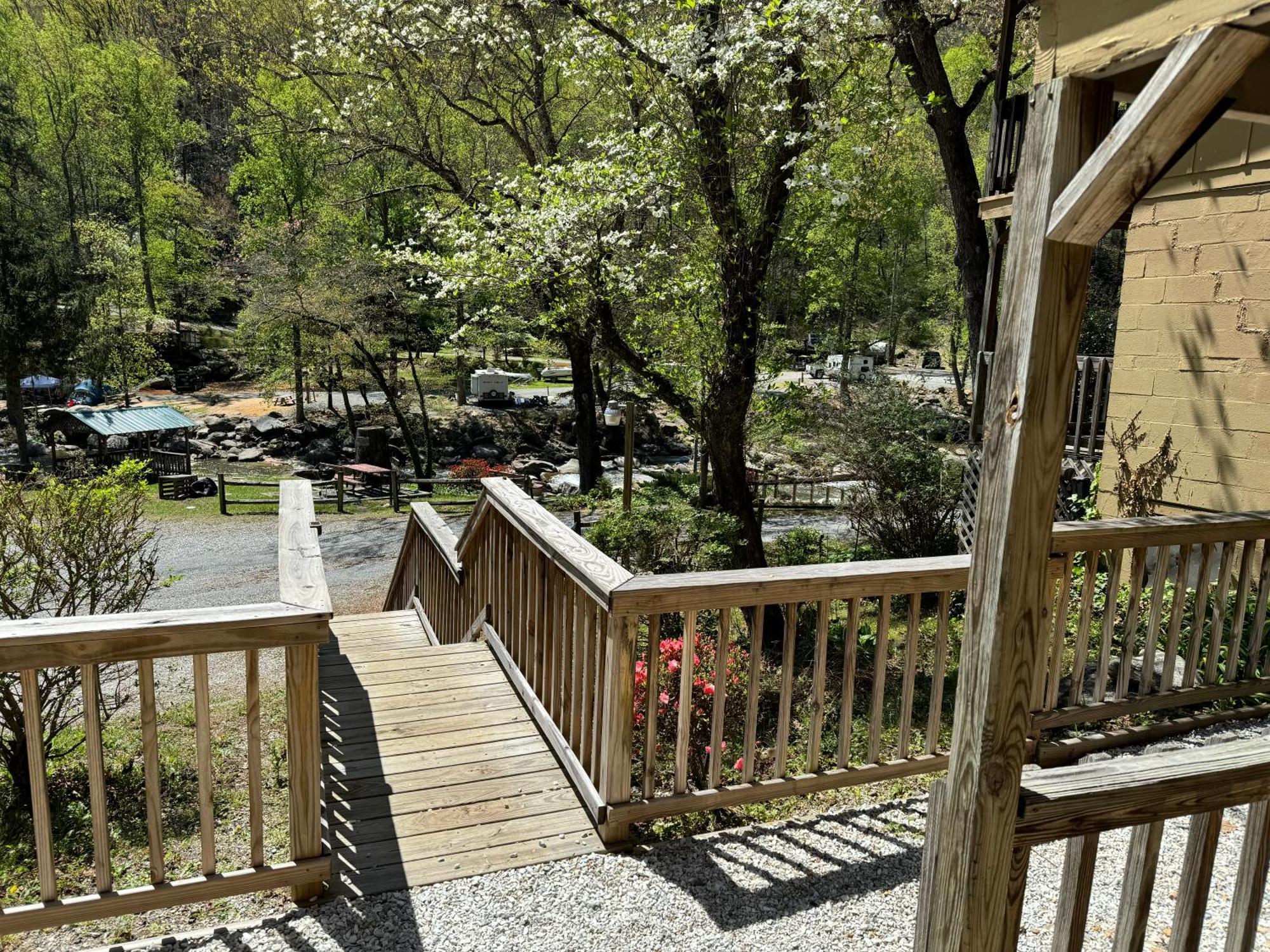 The Evening Shade River Lodge And Cabins Chimney Rock Exterior foto