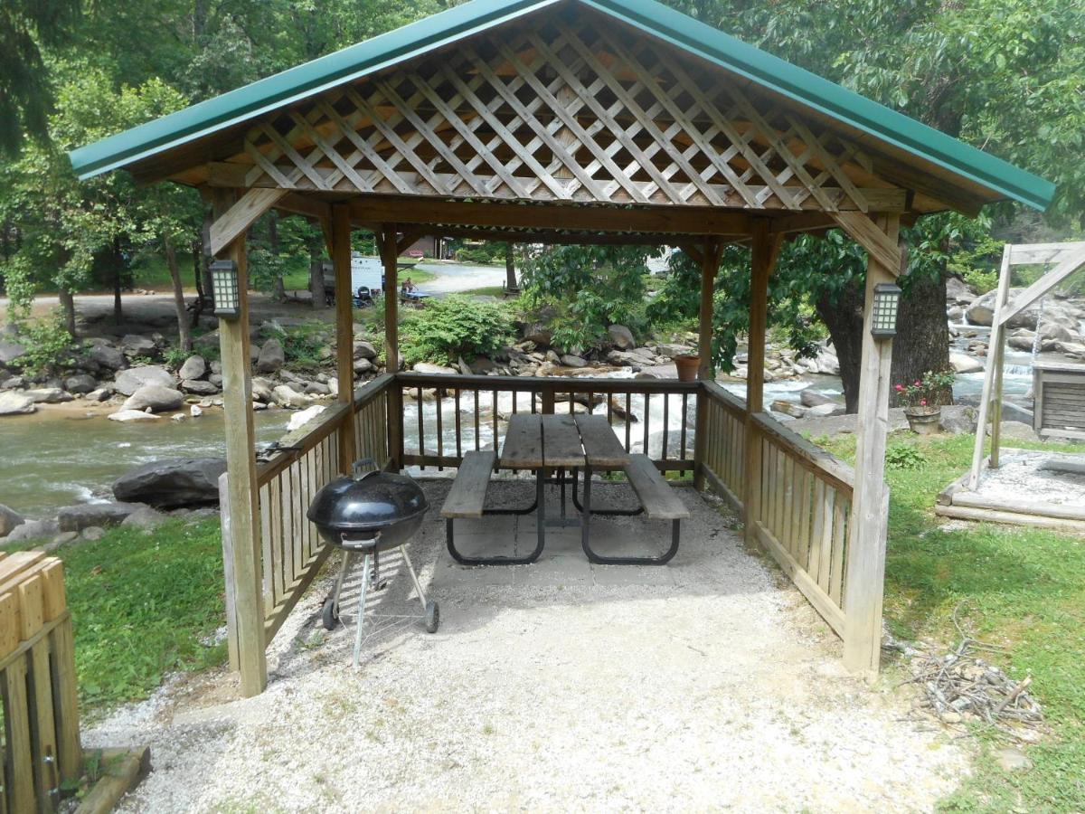 The Evening Shade River Lodge And Cabins Chimney Rock Exterior foto