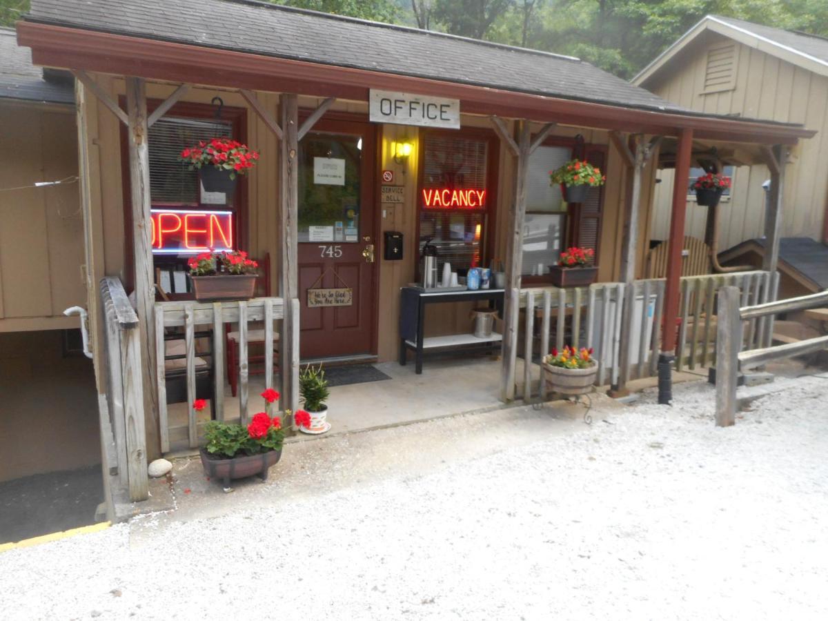 The Evening Shade River Lodge And Cabins Chimney Rock Exterior foto